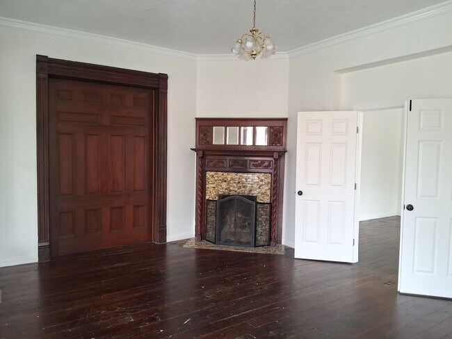 Building Photo - Golden Sails Property Group LLC -933 E. Sa...