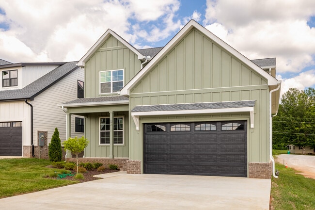 Primary Photo - 592 River Watch Way