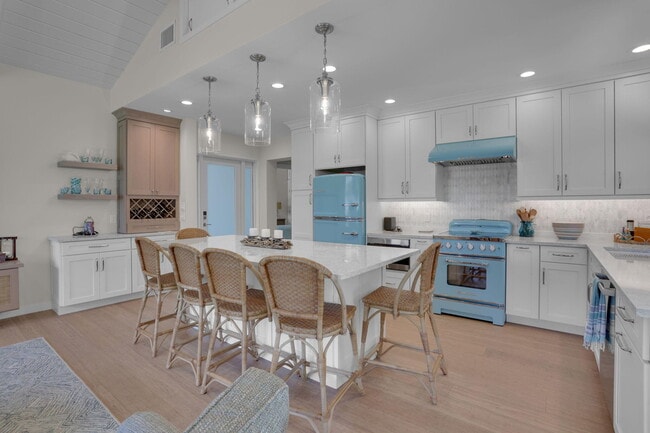 Building Photo - 320 S Ocean Blvd