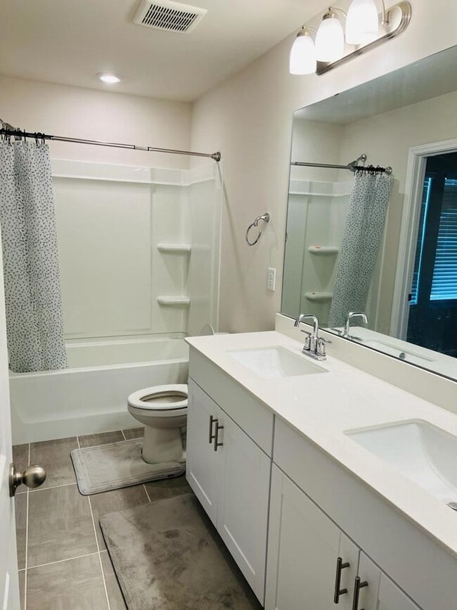 Building Photo - 280 Brook Farm Ln