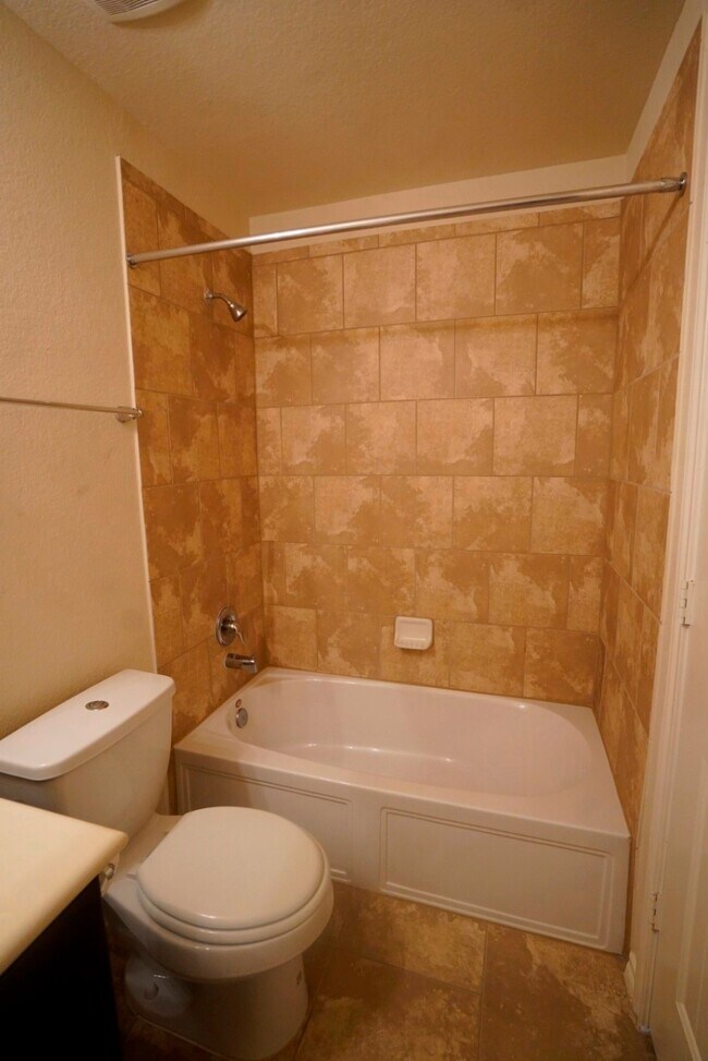 Building Photo - 3414 Halle Trace Ln