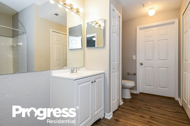 Building Photo - 2197 Lake Debra Dr