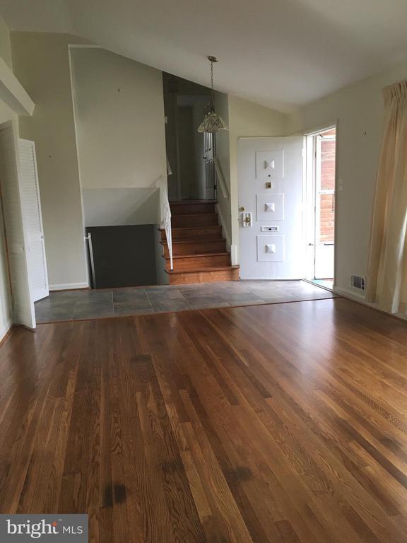 Building Photo - 9204 Bardon Rd