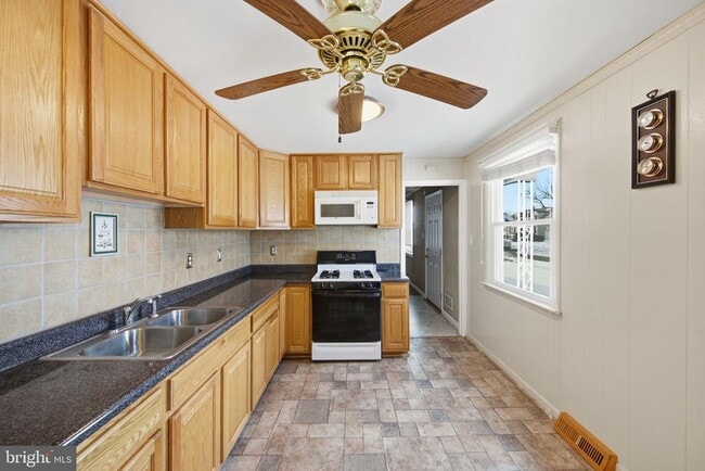 Building Photo - 3413 Yardley Dr