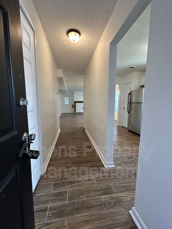 Building Photo - 105 Howell Way