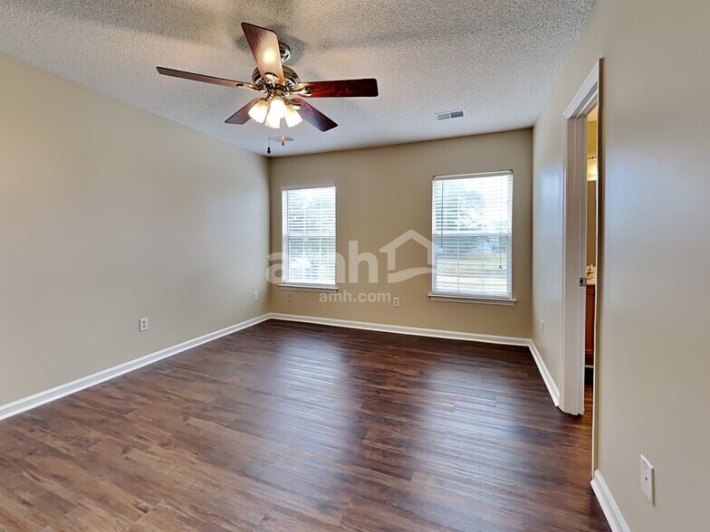 Building Photo - 423 Beverly Dr