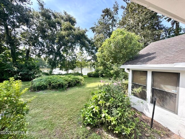 Building Photo - 1692 E Holly Oaks Lake Rd