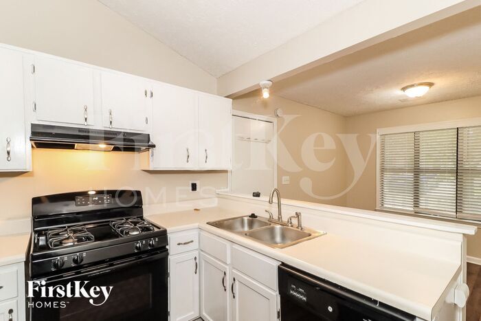 Building Photo - 1202 River Forest Ln