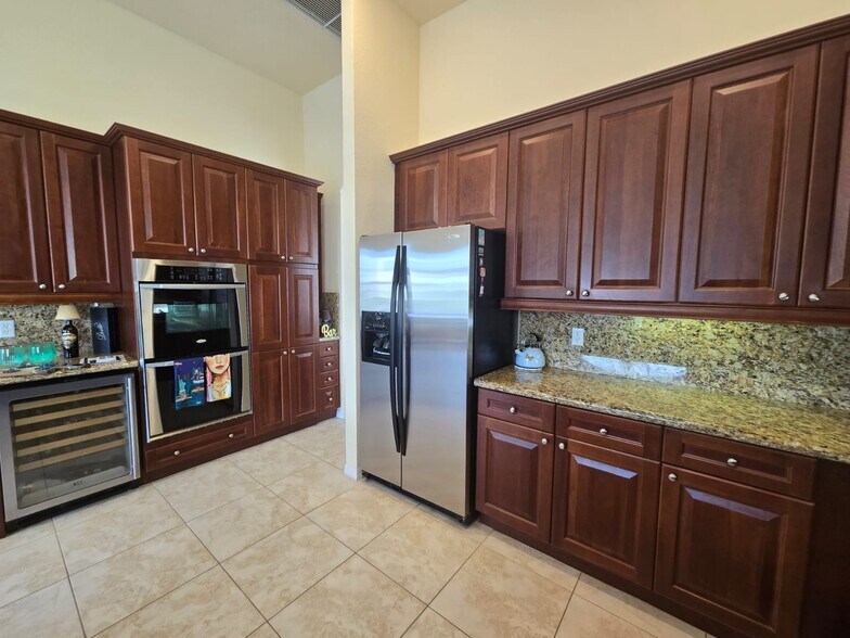 Building Photo - 180 Sedona Way