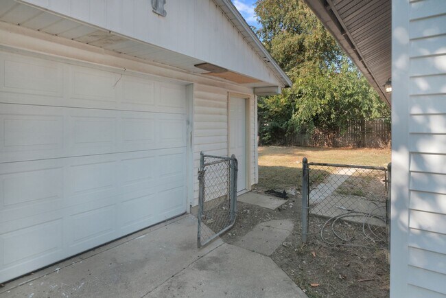 Building Photo - 1507 Thornton Dr