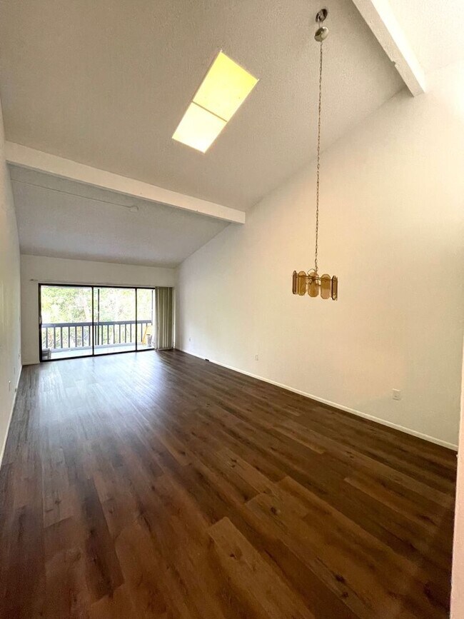 Building Photo - Spacious 2Bed/2Bath Condo for Rent!! Sarasota