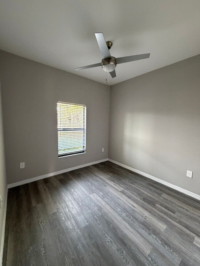 Building Photo - 1156 Melville Rd