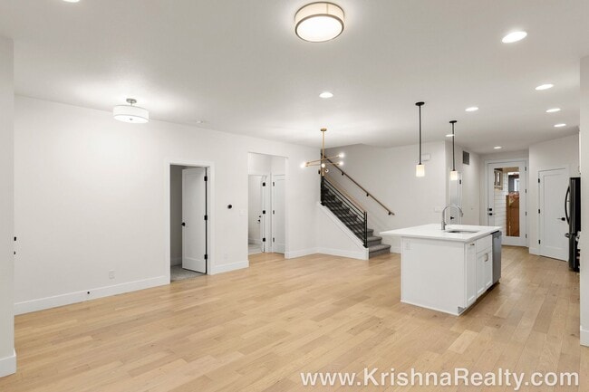 Building Photo - 4227 SE Reed Dr
