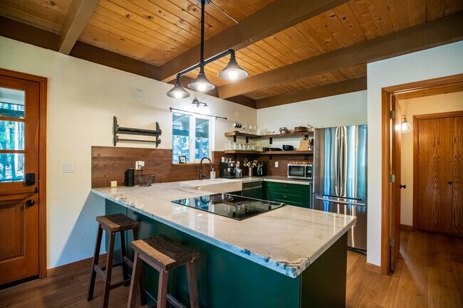 Building Photo - 6563 Onyx Trl