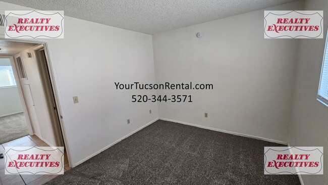 Building Photo - Tanque Verde & Kolb Rd area. 2 bedroom 1 bath Town home