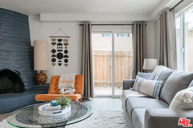 Primary Photo - 329 Rosemont St