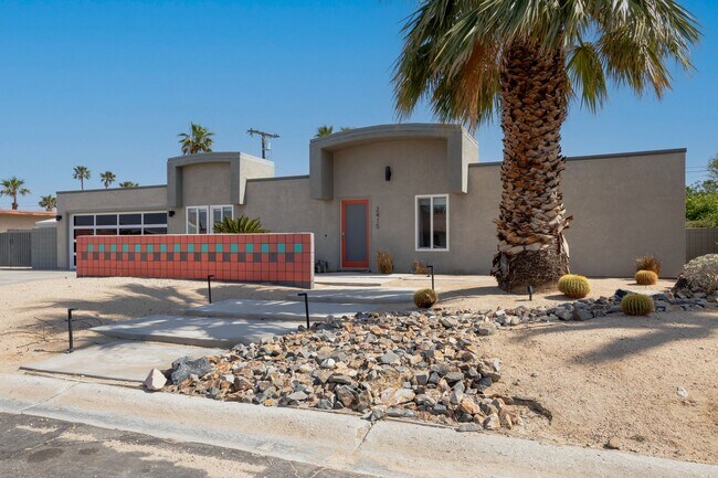 Building Photo - Family-Friendly Oasis in North Palm Springs