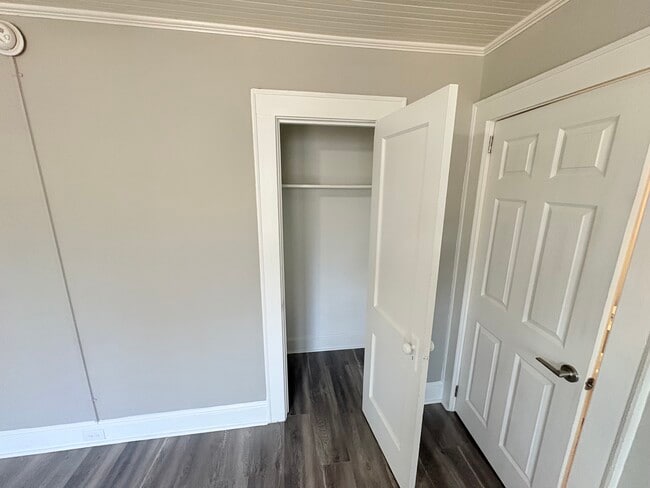 Building Photo - 104 Freeze Ave NW