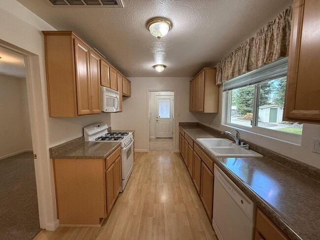 Building Photo - Secluded 2bd/1ba Carmichael Charmer near S...