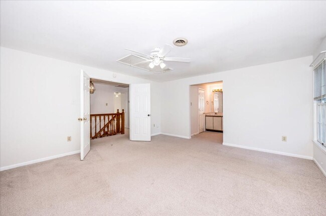 Building Photo - Oversized House in Point of Rocks for Lease