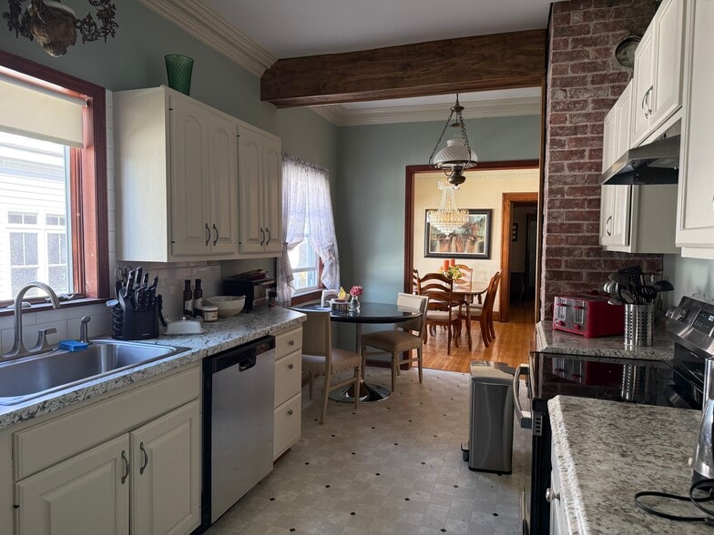 Building Photo - 519 E Monroe St