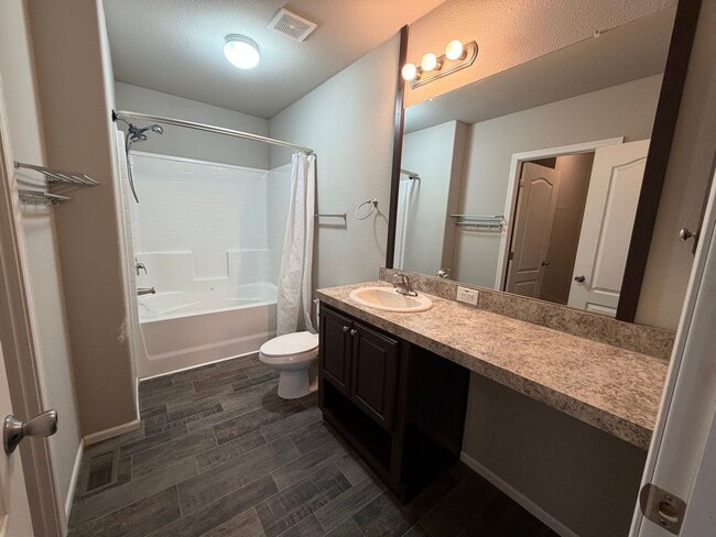 Building Photo - Stunning home with EVERYTHING you could want!