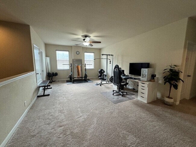 Building Photo - Texas Size Home!! Featuring over 2700 sq ft