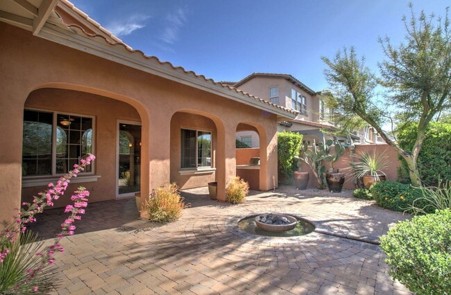 Building Photo - 9427 E Trailside View