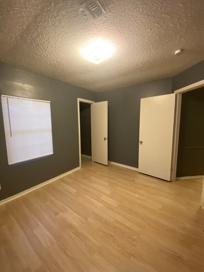 Building Photo - 2 Bed 1 Bath-Packinghouse View Add. SW OKC