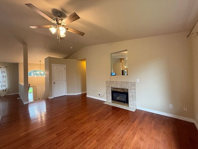 Building Photo - Beautiful Split-Entry 4 Bed 3 Bath Home Fully Fenced Yard