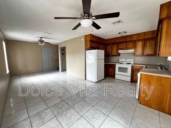 Building Photo - 4105 N 24th Ln