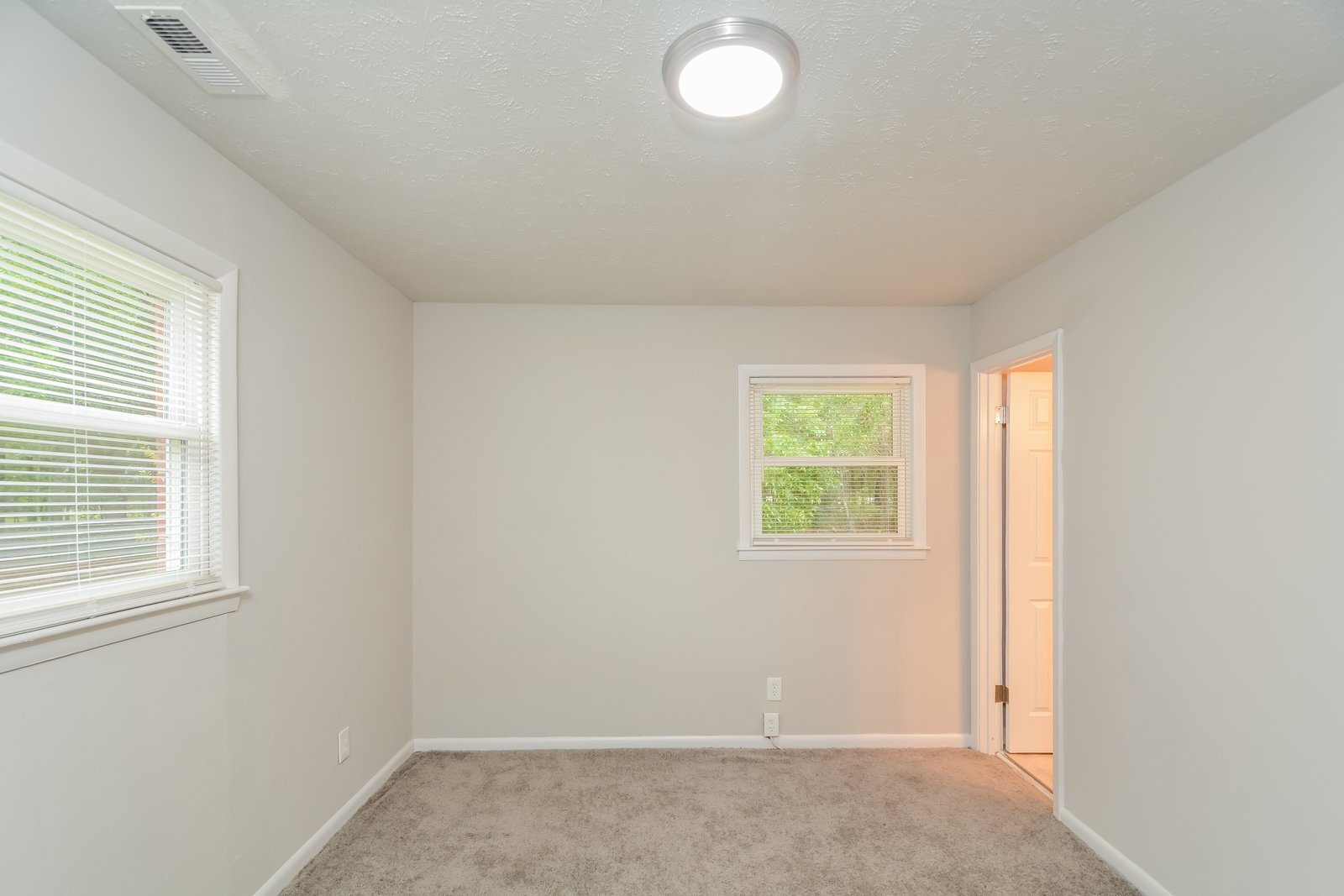 Building Photo - 936 Lark Ct