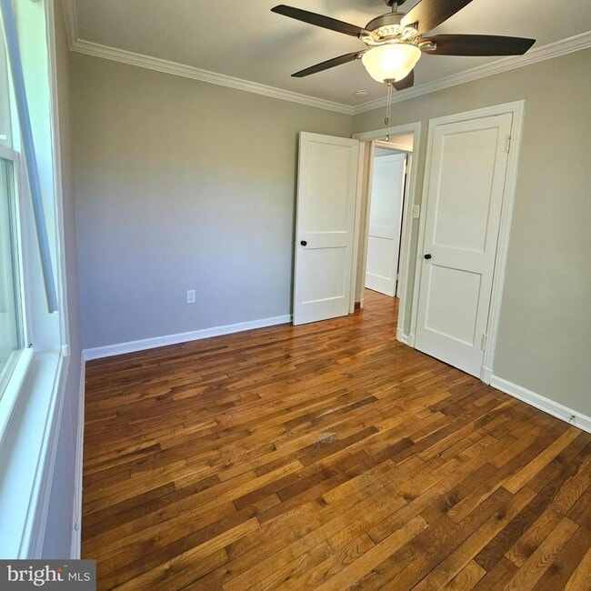 Building Photo - 2214 Arlington Terrace