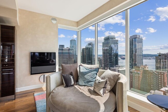 Building Photo - The Escala Condominiums - 3 bedrooms