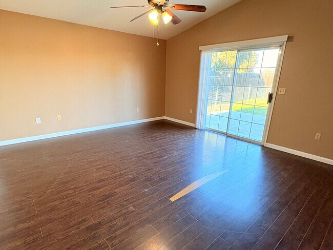 Building Photo - 2 WEEKS FREE RENT February Special - Roomy 4-bedroom house in Waterford