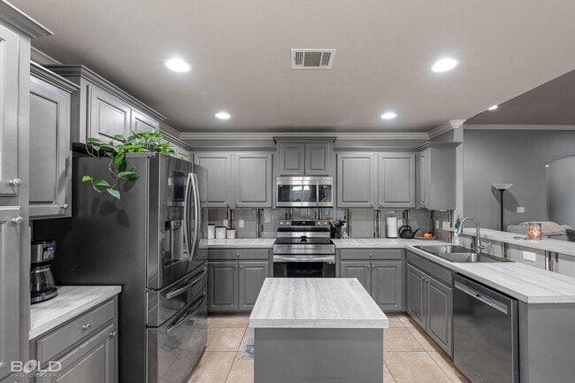 Building Photo - Check Out this 3 bed 2 bath in Benton