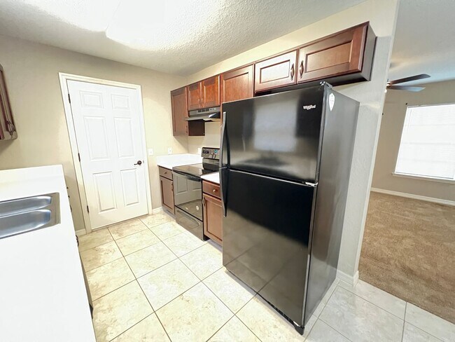 Building Photo - INCREDIBLE 3 Bedroom, 2 Bathroom Home in Ocala!!