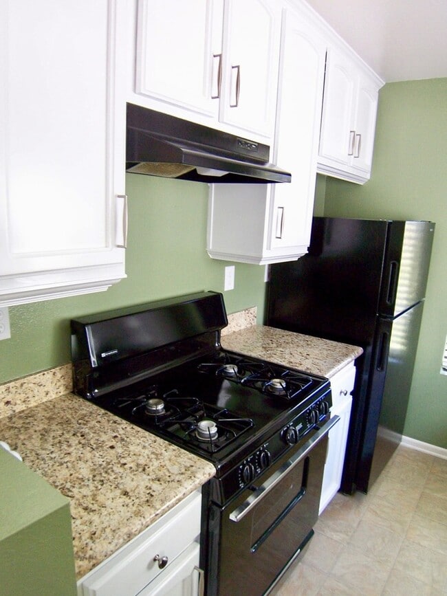 Building Photo - Delightful Upper Unit Mira Mesa Condo Loca...