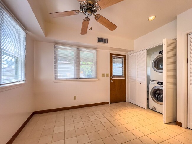 Building Photo - Storybook 3BR Home in Pretigious Rossmoyne...