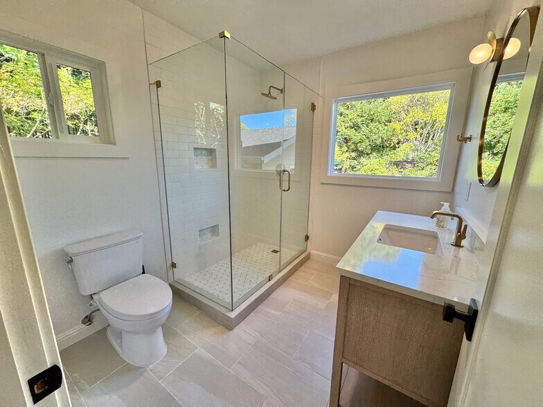Main Home Primary Suite Bath - 21 Sierra Ave