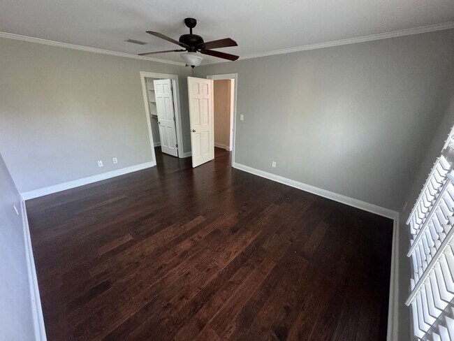 Building Photo - Pensacola - Inverness - 3 bedroom, 2 bathroom