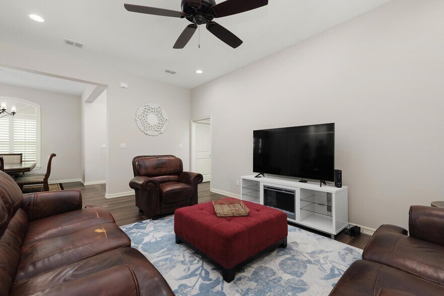 Building Photo - 6109 Teak Ave