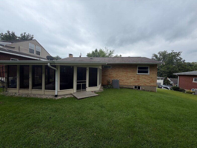 Building Photo - 42 Alpine Dr