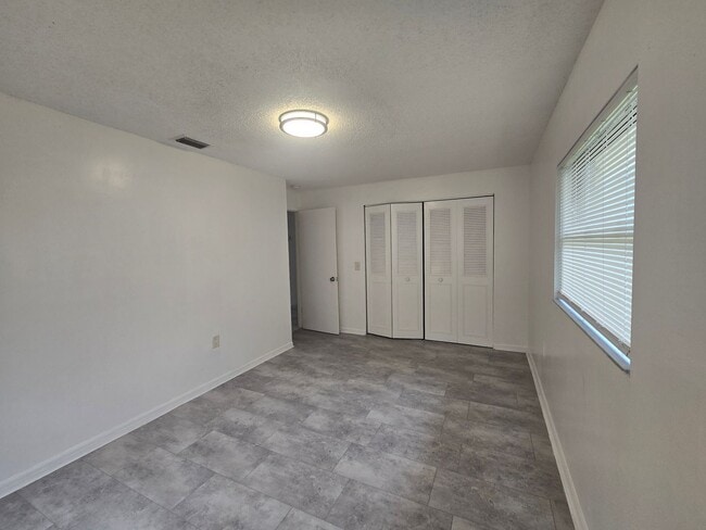 Building Photo - 3 bed / 2 bath plus den Home in Eatonville