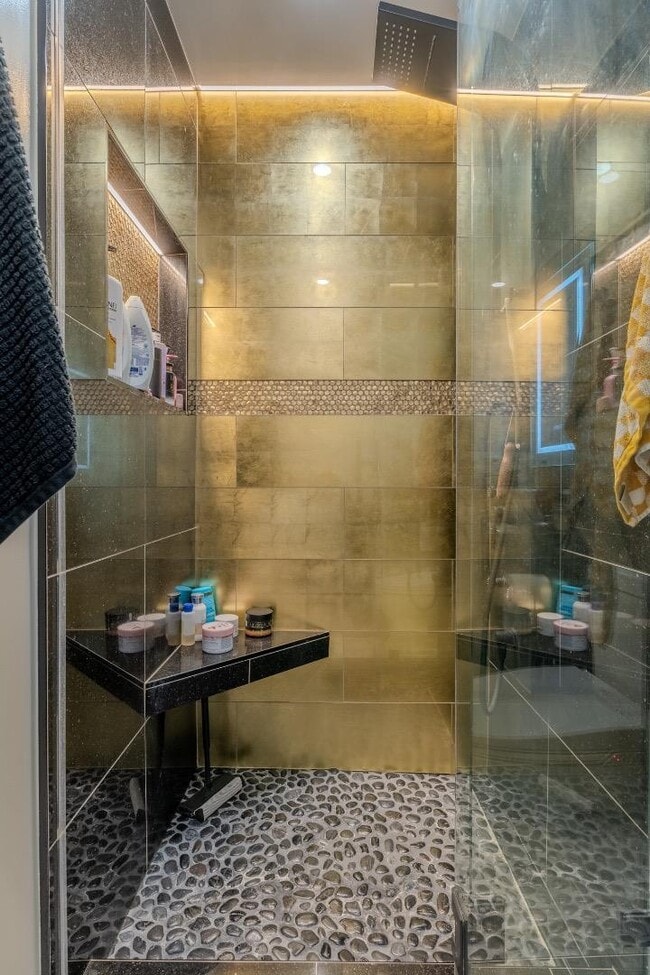 Building Photo - 350 6th St