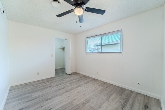 Building Photo - Cute remodeled unit!