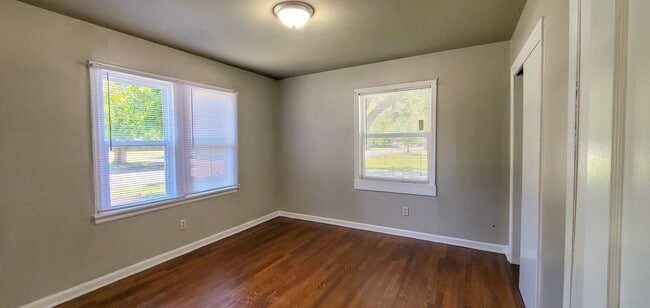 Building Photo - 2 bedroom 1 bath duplex in Shawnee