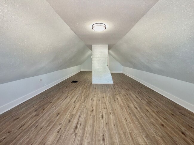 Building Photo - 5912 Elmwood Ave