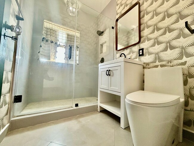 Building Photo - 7th Floor Studio Condo in Historic Buildin...