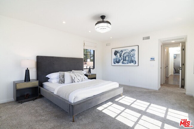 Building Photo - 131 S Martel Ave